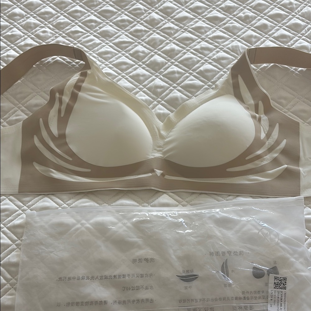 New- XL Elegant Cream Wireless Bra